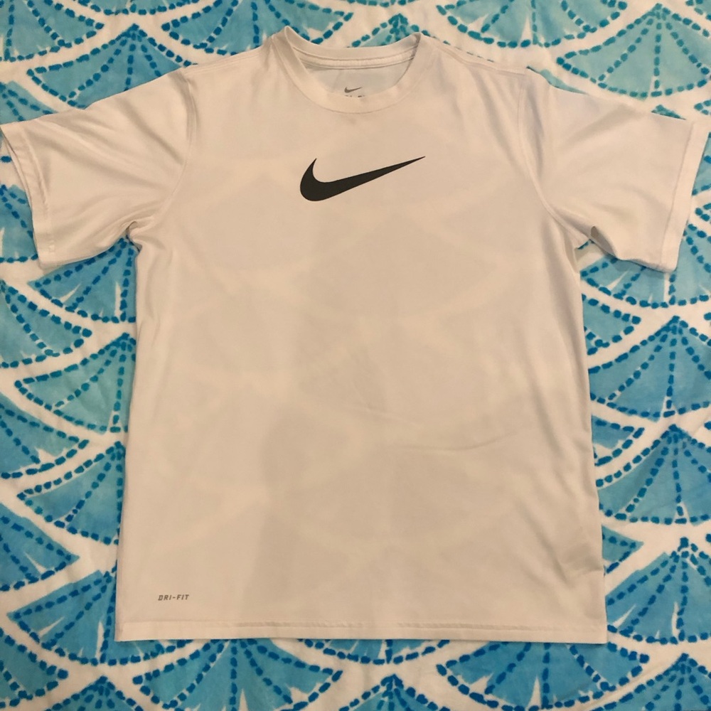 Nike Dri Fit Short Sleeve Athletic Shirt, Boys XL, great pre worn condition
